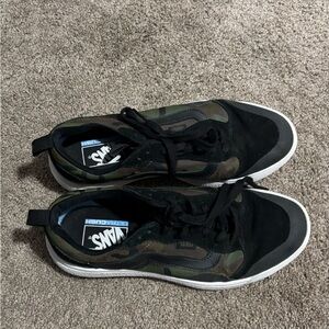 Vans Men’s Black and Green Camouflage Low-Top Sneakers